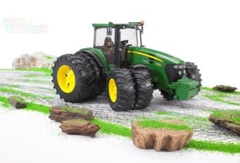 Купить игрушки Трактор John Deere 7930 с двойными колесами, 03-052 по цене 2 690 руб. от производителя Bruder, Бренд: Bruder